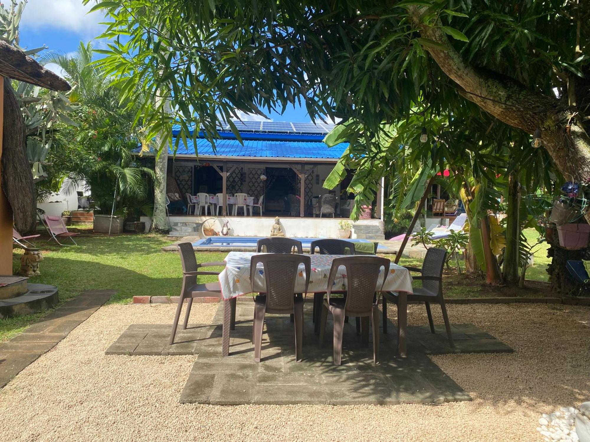 Cazhibiscus Bed & Breakfast Trou aux Biches Exterior photo