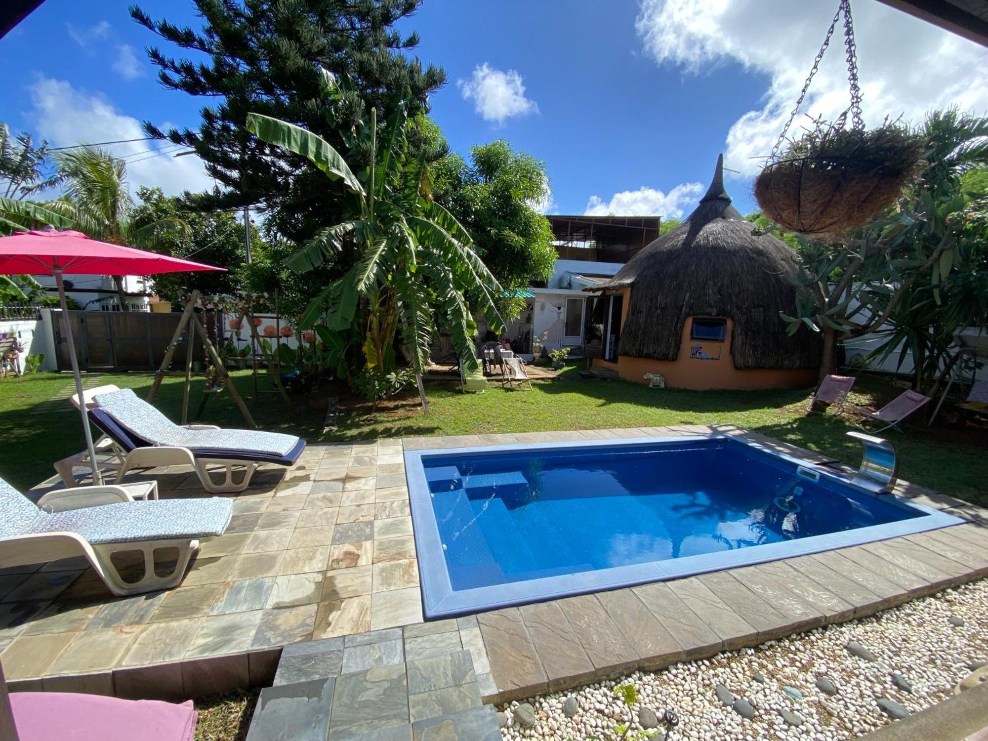 Cazhibiscus Bed & Breakfast Trou aux Biches Exterior photo