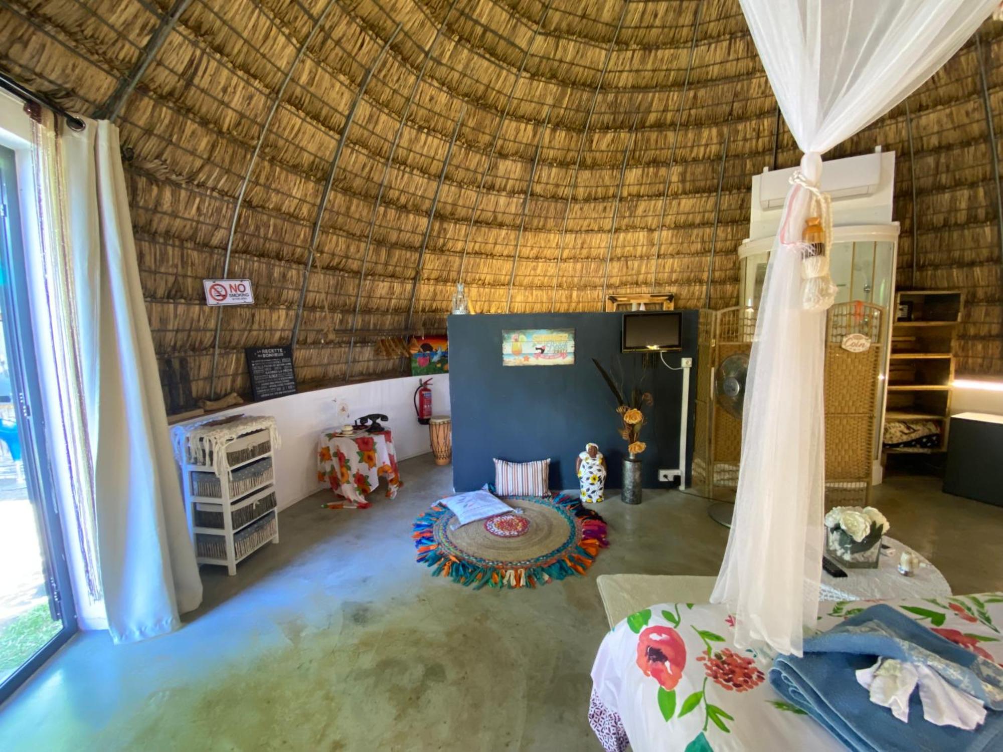 Cazhibiscus Bed & Breakfast Trou aux Biches Exterior photo