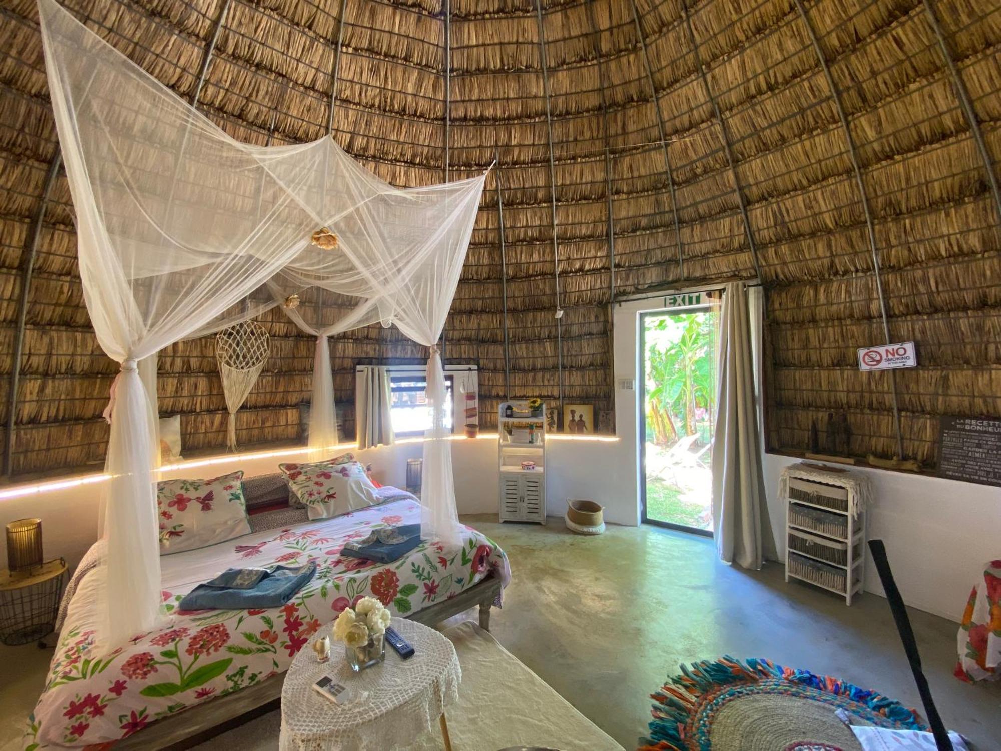 Cazhibiscus Bed & Breakfast Trou aux Biches Exterior photo